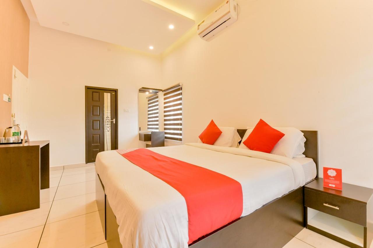 Vaccinated Staff - Oyo 15973 F Square Hotel Kochi Exterior foto