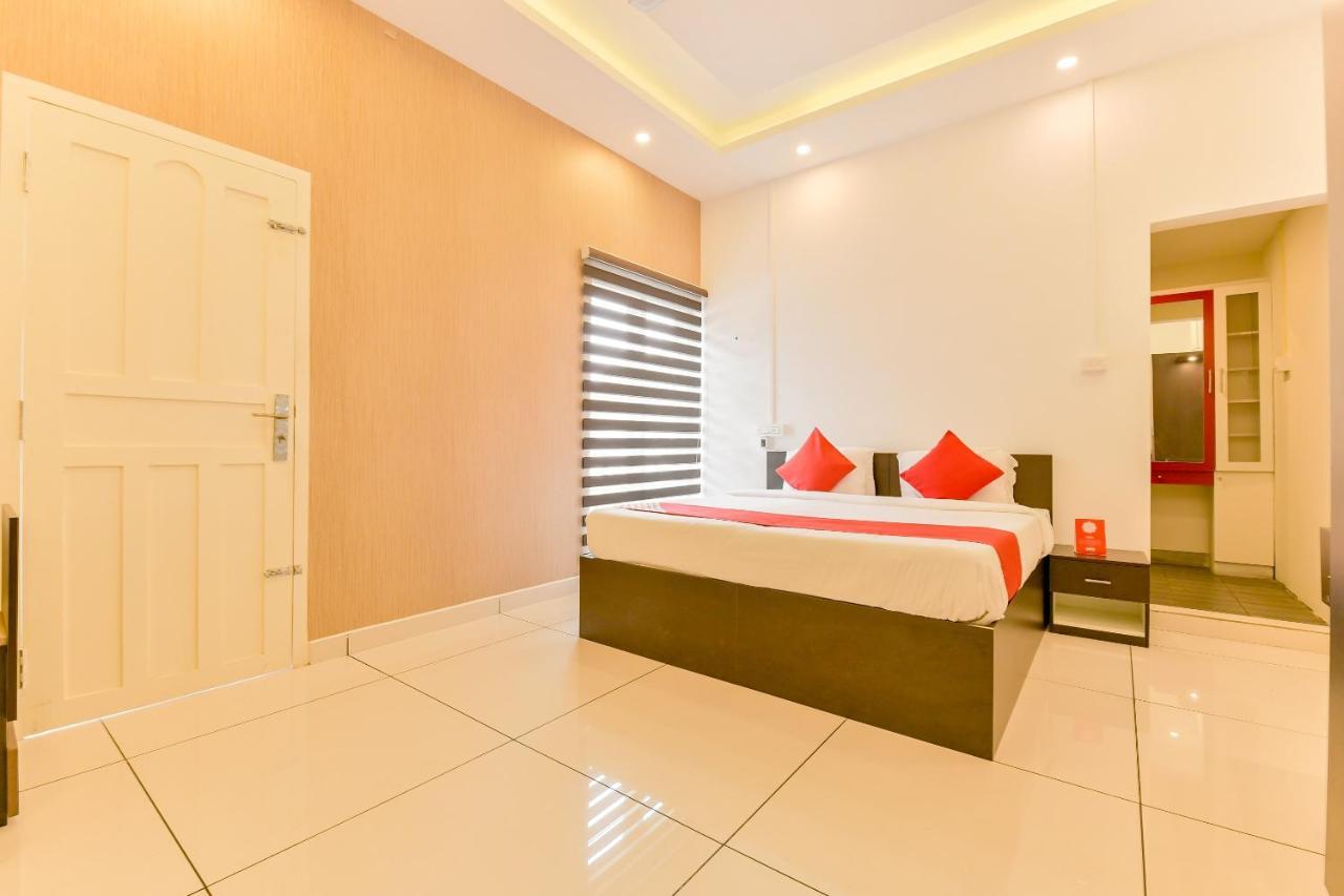 Vaccinated Staff - Oyo 15973 F Square Hotel Kochi Exterior foto