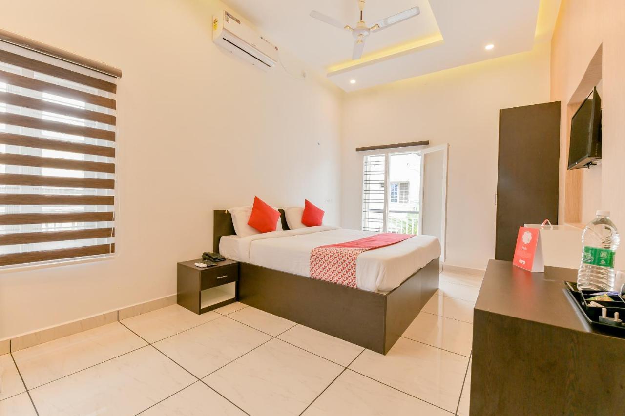Vaccinated Staff - Oyo 15973 F Square Hotel Kochi Exterior foto