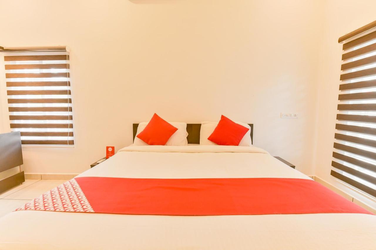 Vaccinated Staff - Oyo 15973 F Square Hotel Kochi Exterior foto