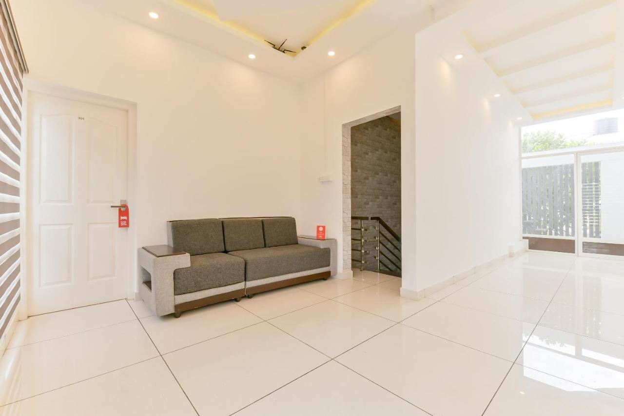 Vaccinated Staff - Oyo 15973 F Square Hotel Kochi Exterior foto