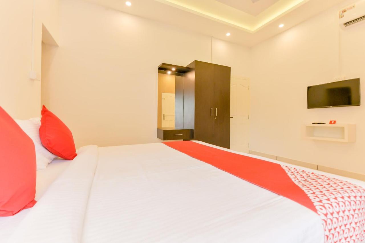 Vaccinated Staff - Oyo 15973 F Square Hotel Kochi Exterior foto