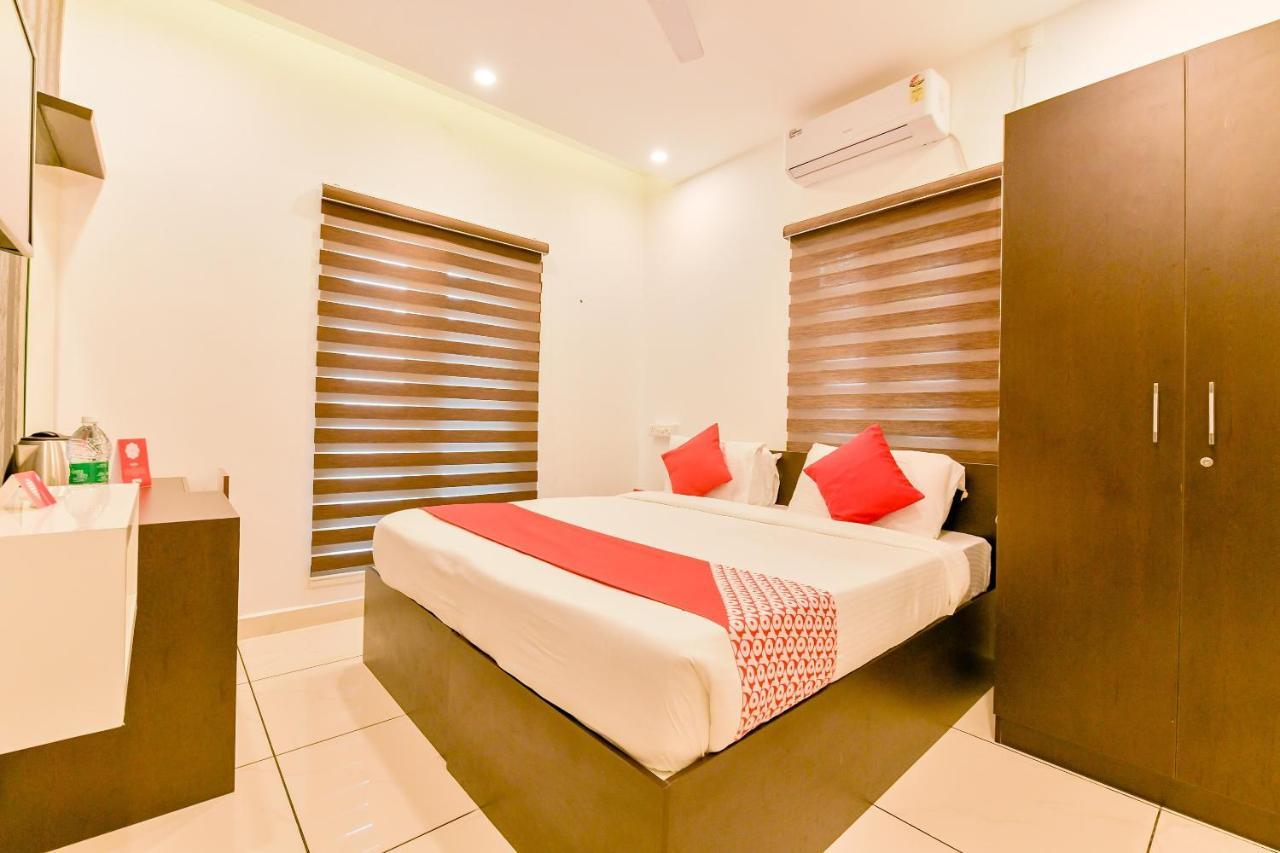 Vaccinated Staff - Oyo 15973 F Square Hotel Kochi Exterior foto